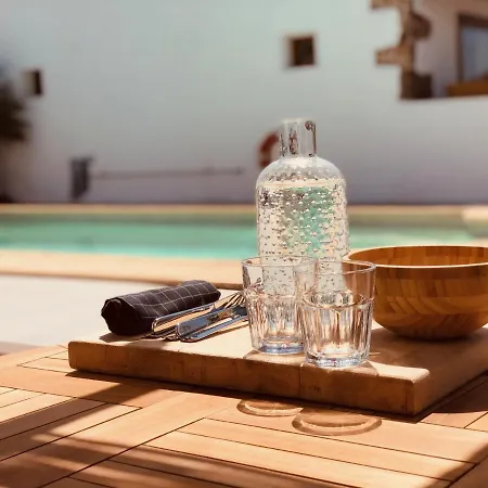 Sala Botanica - Shared Pool - Island Location - 10 Mins Drive To Famara And La Santa