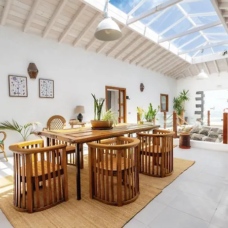 Apartment Sala Botanica - Shared Pool - Island Location - 10 Mins Drive To Famara And La Santa