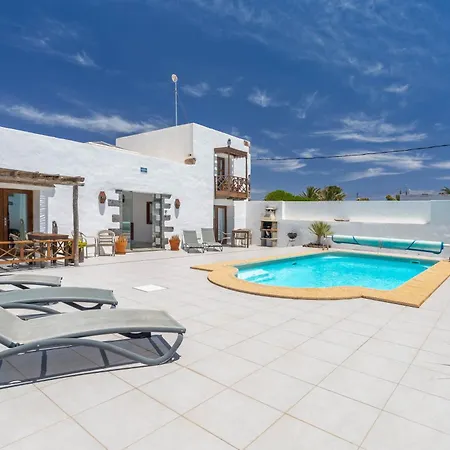 Sala Botanica - Shared Pool - Island Location - 10 Mins Drive To Famara And La Santa *