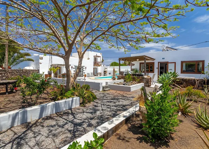 Apartment Sala Botanica - Shared Pool - Island Location - 10 Mins Drive To Famara And La Santa Tiagua