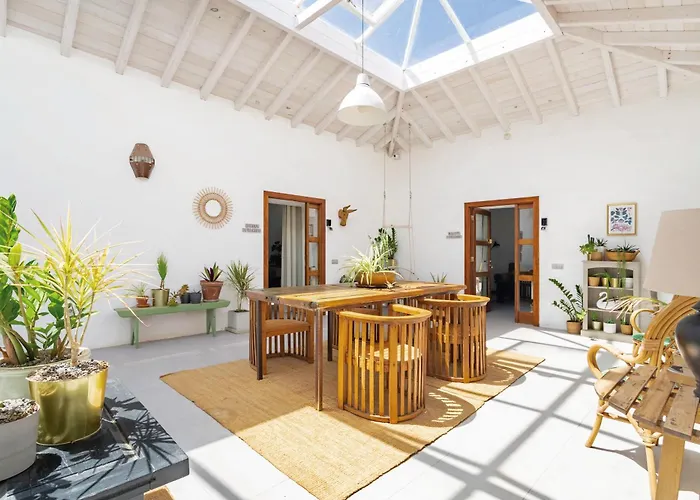 Sala Botanica - Shared Pool - Island Location - 10 Mins Drive To Famara And La Santa Tiagua