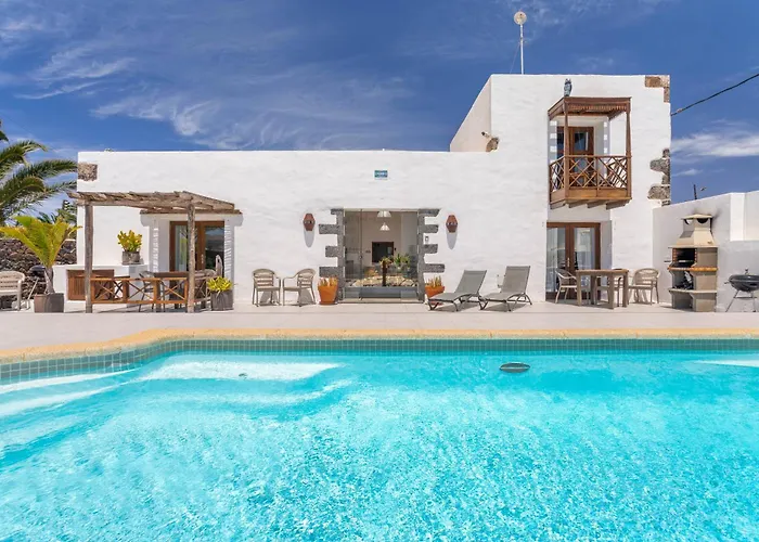 Apartment Sala Botanica - Shared Pool - Island Location - 10 Mins Drive To Famara And La Santa Tiagua