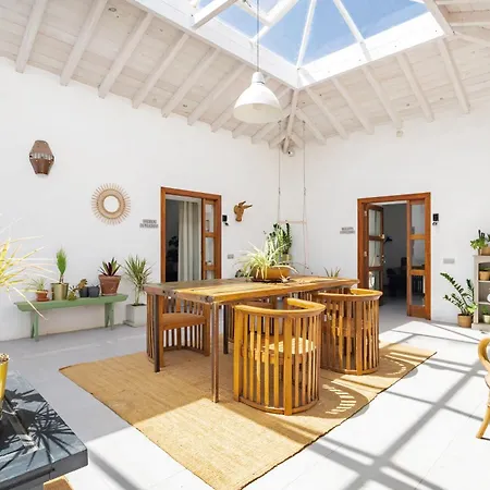 Sala Botanica - Shared Pool - Island Location - 10 Mins Drive To Famara And La Santa Tiagua