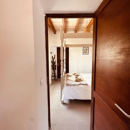 Sala Botanica - Shared Pool - Island Location - 10 Mins Drive To Famara&la Santa