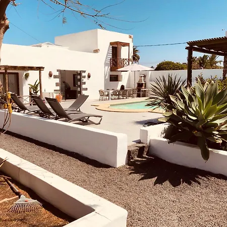 Sala Botanica - Shared Pool - Island Location - 10 Mins Drive To Famara&la Santa